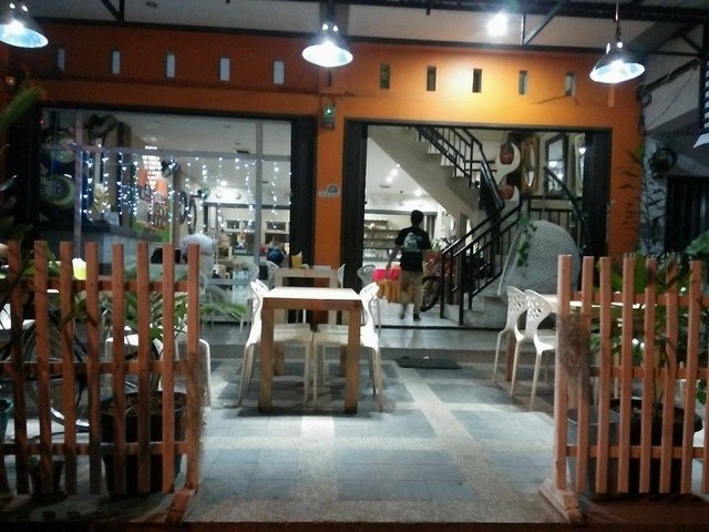 kafe dari depan.jpg