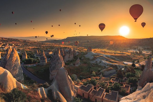 Hot-air-balloon-flying-over-Gorema-National-Park-Turkey-740x494.jpg