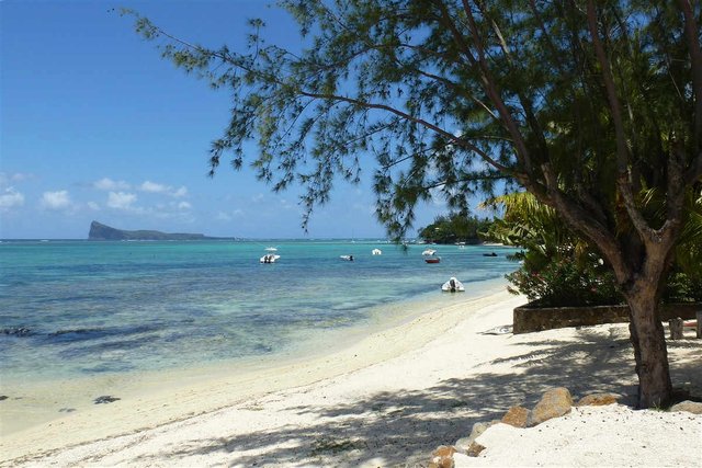 Plage-de-Peyrebere.jpg