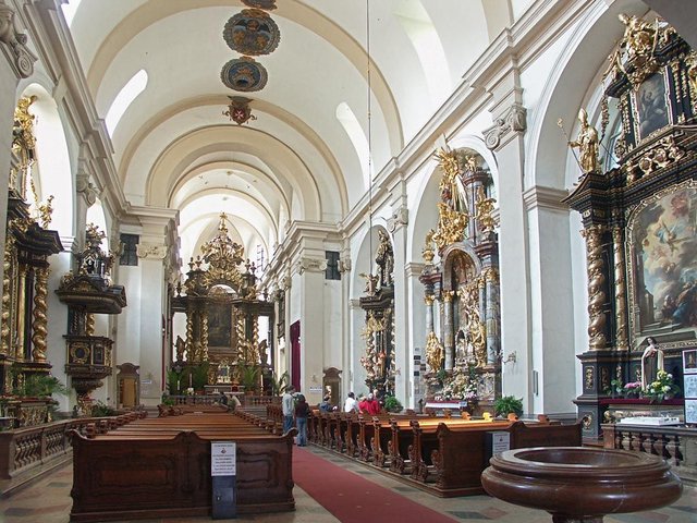 interior-iglesia-praga.jpg