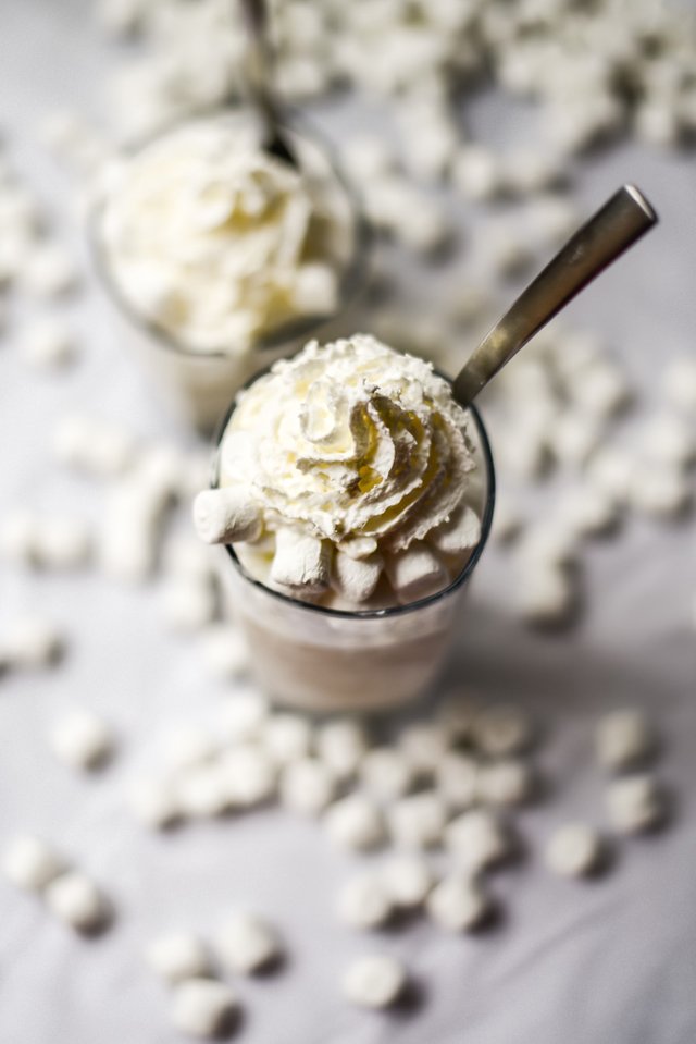 Easy Vanilla Marshmallow Milkshakes (10).jpg