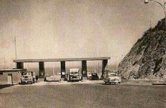 Peaje de la autopista Caracas - La Guaira años 60.jpg