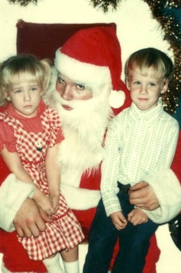 10-Creepiest-Santas-and-the-Kids-they-Terrorize-58500abf06fe4__605.jpg