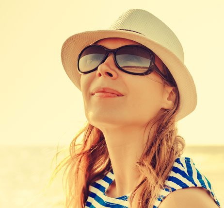 woman-sunglasses-beach-462x428.jpg