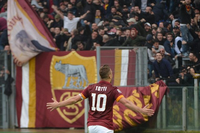 1415_romalazio_totti_curva_01.jpg