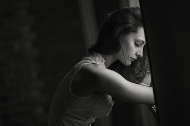 lonely-alone-sad-girl-crying-images-hd-picture-12.jpg