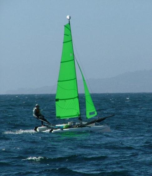 Green sails Hobie.JPG