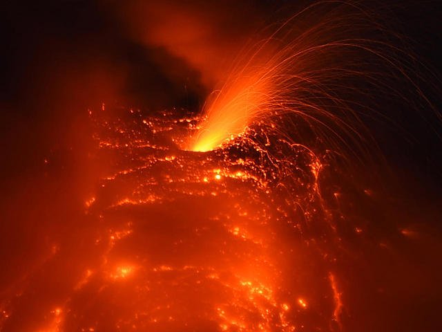 volcano-mayon-gettyimages-910175812.jpg