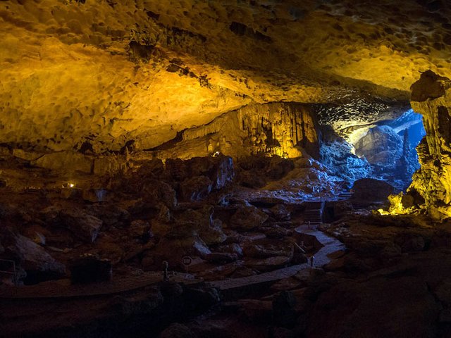 Sung-Sot-Cave.jpg