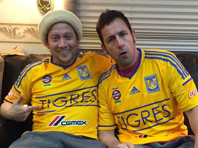 adam-sandler-es-un-hincha-de-tigres.jpg