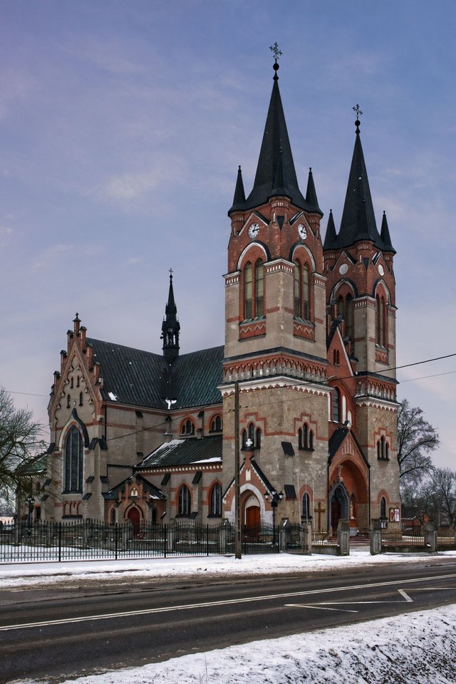 church in Otfinów - kościół w Otfinowie.jpg