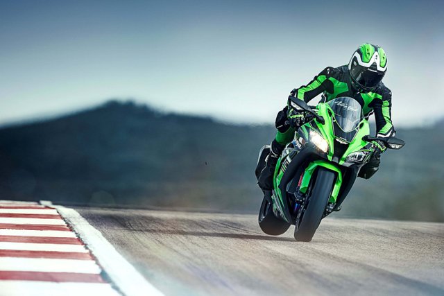 2016-Kawasaki-Ninja-ZX-10R-KRT-45.jpg