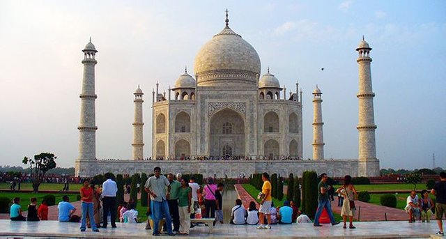 Taj-Mahal-India.jpg