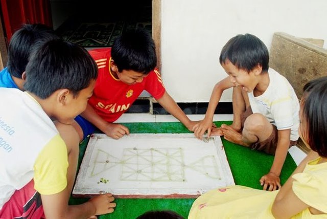 Permainan-Tradisional-Anak-Indonesia-yang-Terlupakan_Dam-daman.jpg