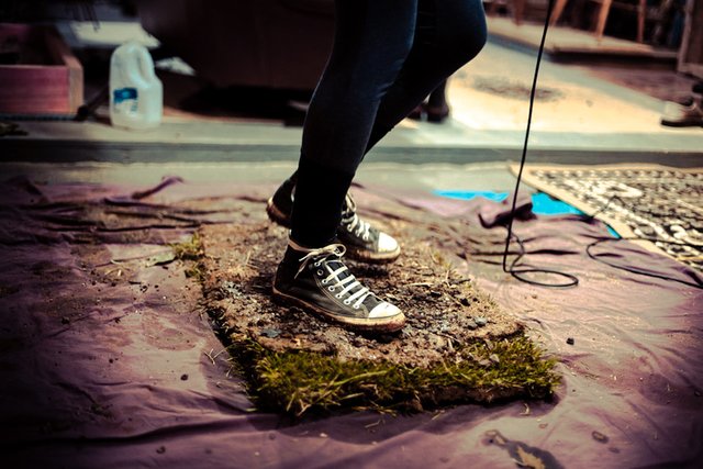 full_Walking_through_mud_and_dirt__Foley_can_be_a_dirty_business!_(Gareth_Van_Niekerk).jpg