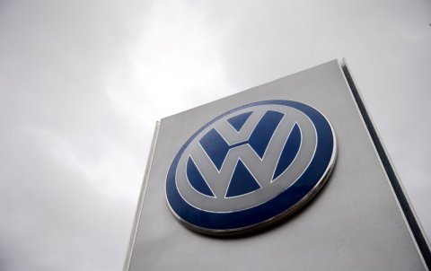 a-vw-sign-is-seen-outside-a-volkswagen-dealership-in-london-britain-november-5-2015-reuterssuzanne-plunkettfile-photo-rtsmmub.jpg