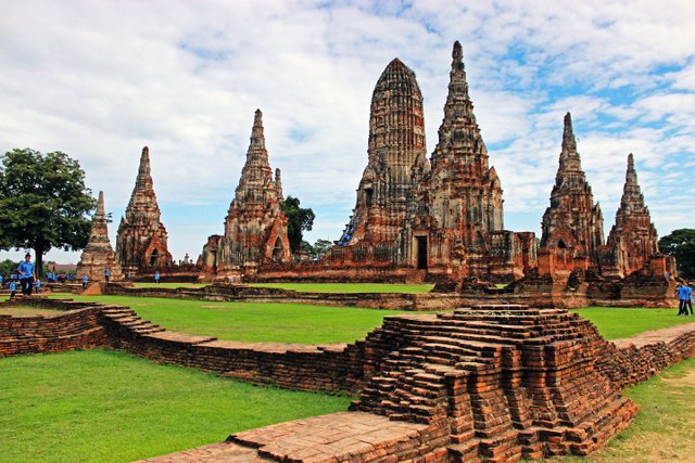 Ayutthaya-historical-park-2.jpg