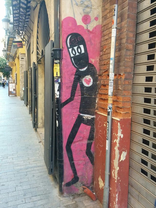 graffiti-valencia-spain-ninja-extraterrestre-love-amor-steemit-trenz (44).jpg