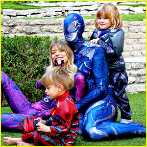 jaime-king-family-dress-up-as-power-rangers-for-halloween.jpg