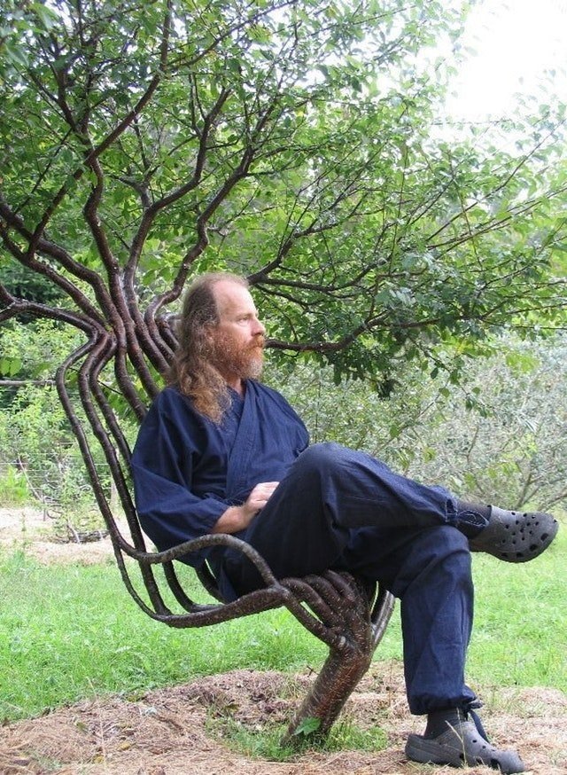 This guy made a tree chair..jpg