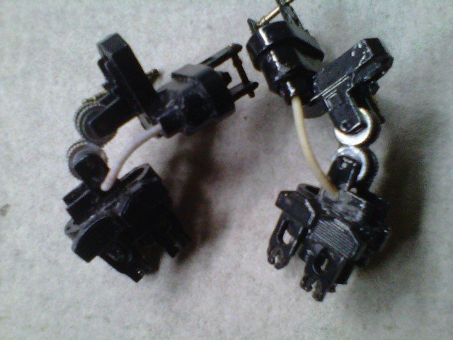 robot-iron-man-mengagumkan-dari-korek-api-gas-11-640x480.jpeg