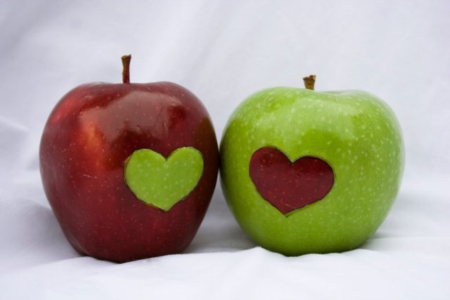 heart_apples_by_chemicalyouth-1200x800.jpg