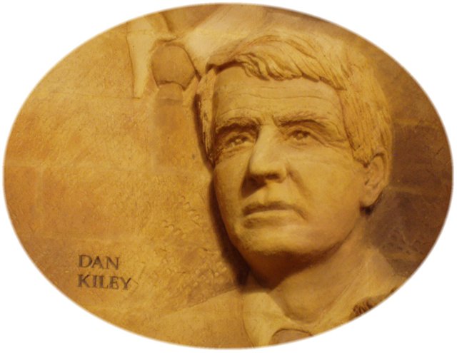 Dan_Kiley_relief_in_Jefferson_National_Expansion_Memorial.jpg