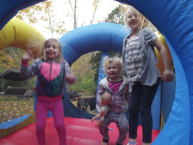 kids bouncy blury.JPG