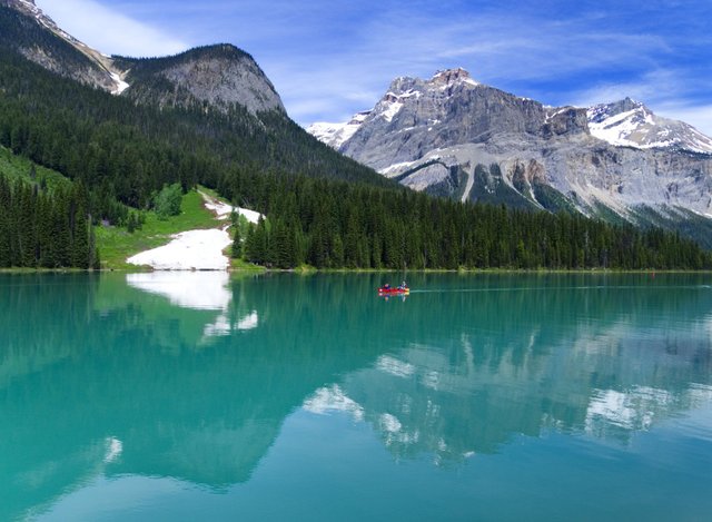 P6074794-emerald-lake-canoe-1680.jpg