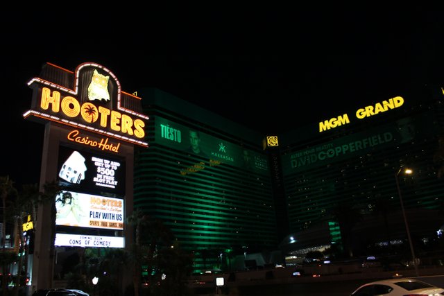 HootersAndMGM1.JPG