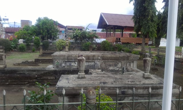 komplek makam raja-raja Aceh.jpg