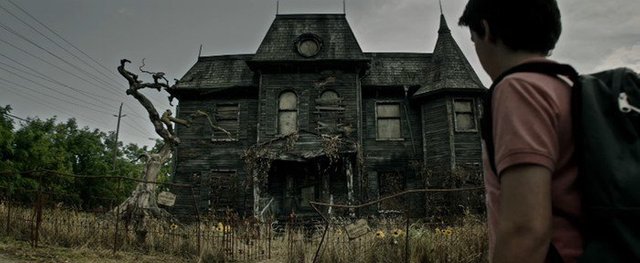 the-house-on-neibolt-street-700x288.jpg