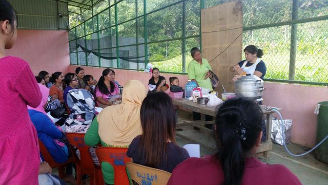 Maria had recently taught 26 women in Kg Bilangau Pitas how to bake cakes.jpg