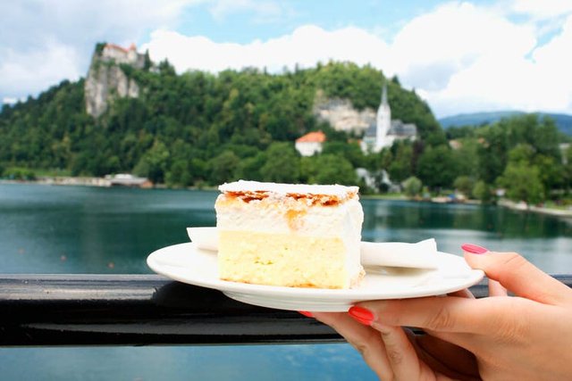Traditional-Slovenian-dessert-cream-cake-called-Kremsnita.jpg