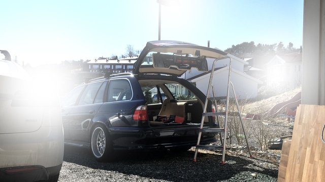 BMW E39 Fixing Hatch Struts.jpg