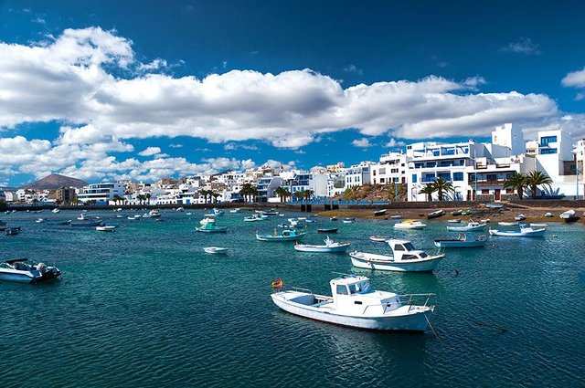 Fishing-boats-at-the-laguna-Charco-de-San-Gines-Arrecife-Lanzarote-Canary-Islands.jpg