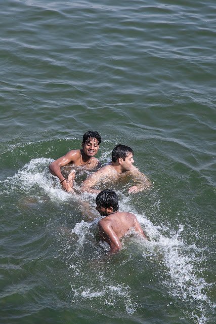 Flying boys of Varanasi 5.jpg