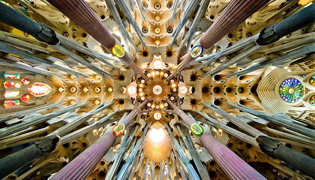 800px-Sagrada_Familia_nave_roof_detail.jpg