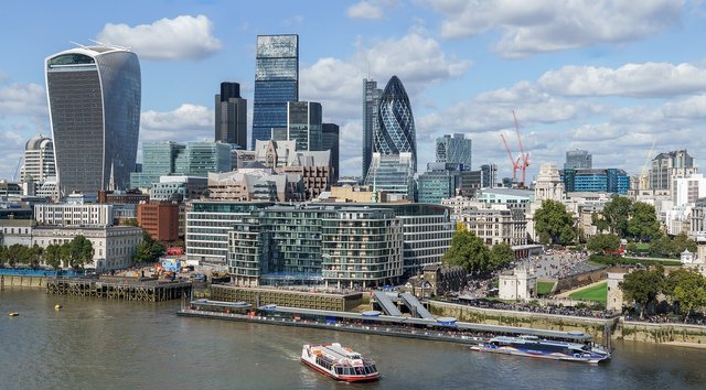 1920px-City_of_London_skyline_from_London_City_Hall_-_Sept_2015_-_Crop_Aligned.jpg