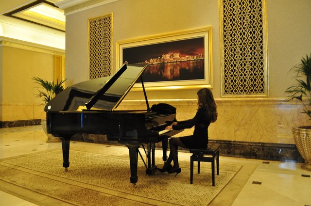 emirates-palace-hotel-1118957_1920.jpg