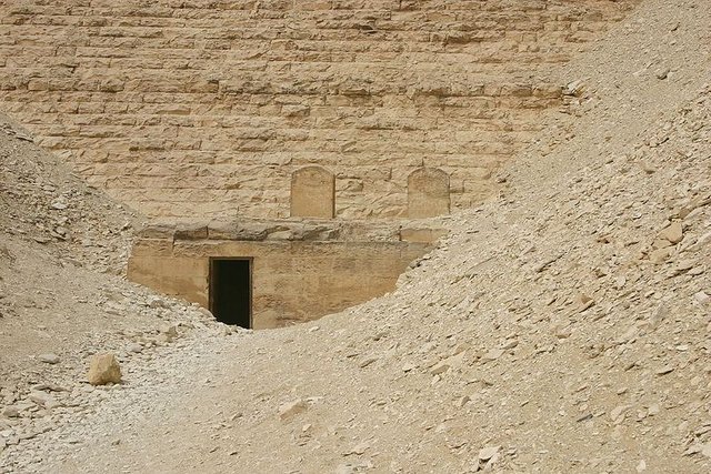 800px-Mortuary_Temple_at_Meidum.jpg