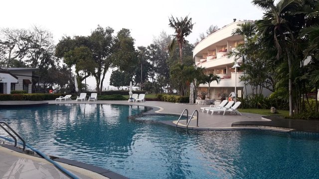 Novotel Rayong Rim Pae Resort Hotel - Swimming-pools