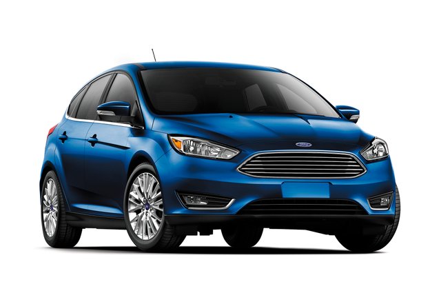 2017-Ford-Focus-front-three-quarter-02.jpg