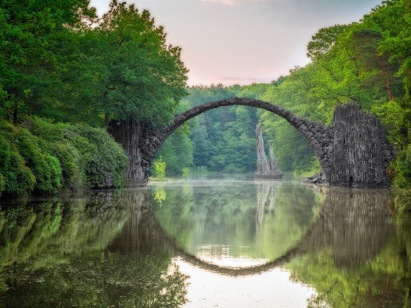 Rakotzbrucke-GettyImages-538162756.jpg