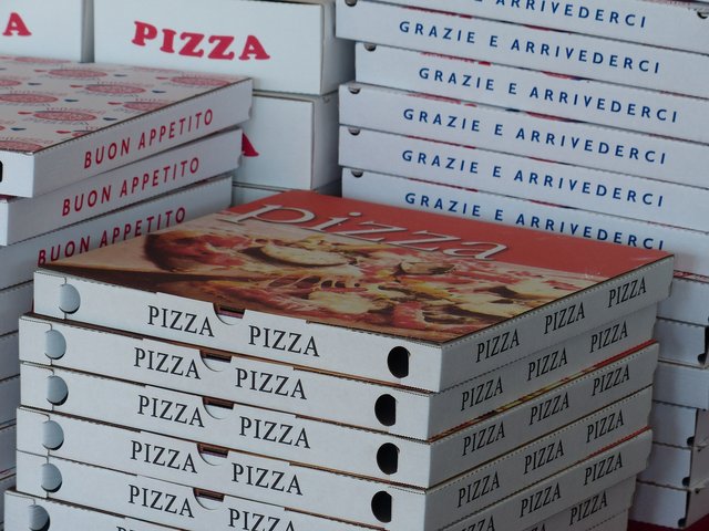 pizza-boxes-358029_1920.jpg