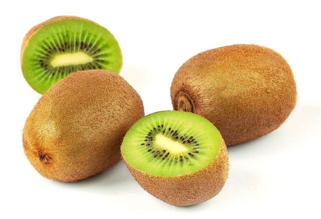 1200px-Kiwi_(Actinidia_chinensis)_1_Luc_Viatour.jpg