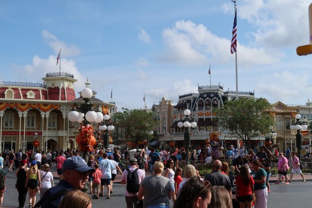 Main street entrance Magic Kingdom theme park at Walt Disney World Resort September 2017.JPG