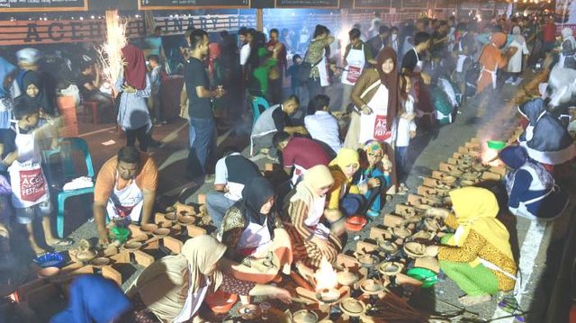 mengikuti-proses-bakar-kue-apam-secara_20160511_094035.jpg