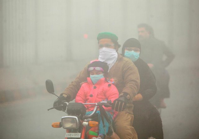 23480_PAK-171110T-PAKISTAN-SMOG-REUTERS_1512534609411.JPG