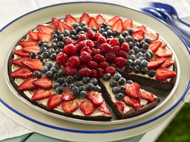 d7872aea8add28d6e9ee15e1dee950f9--brownie-pizza-brownie-fruit-pizzas.jpg